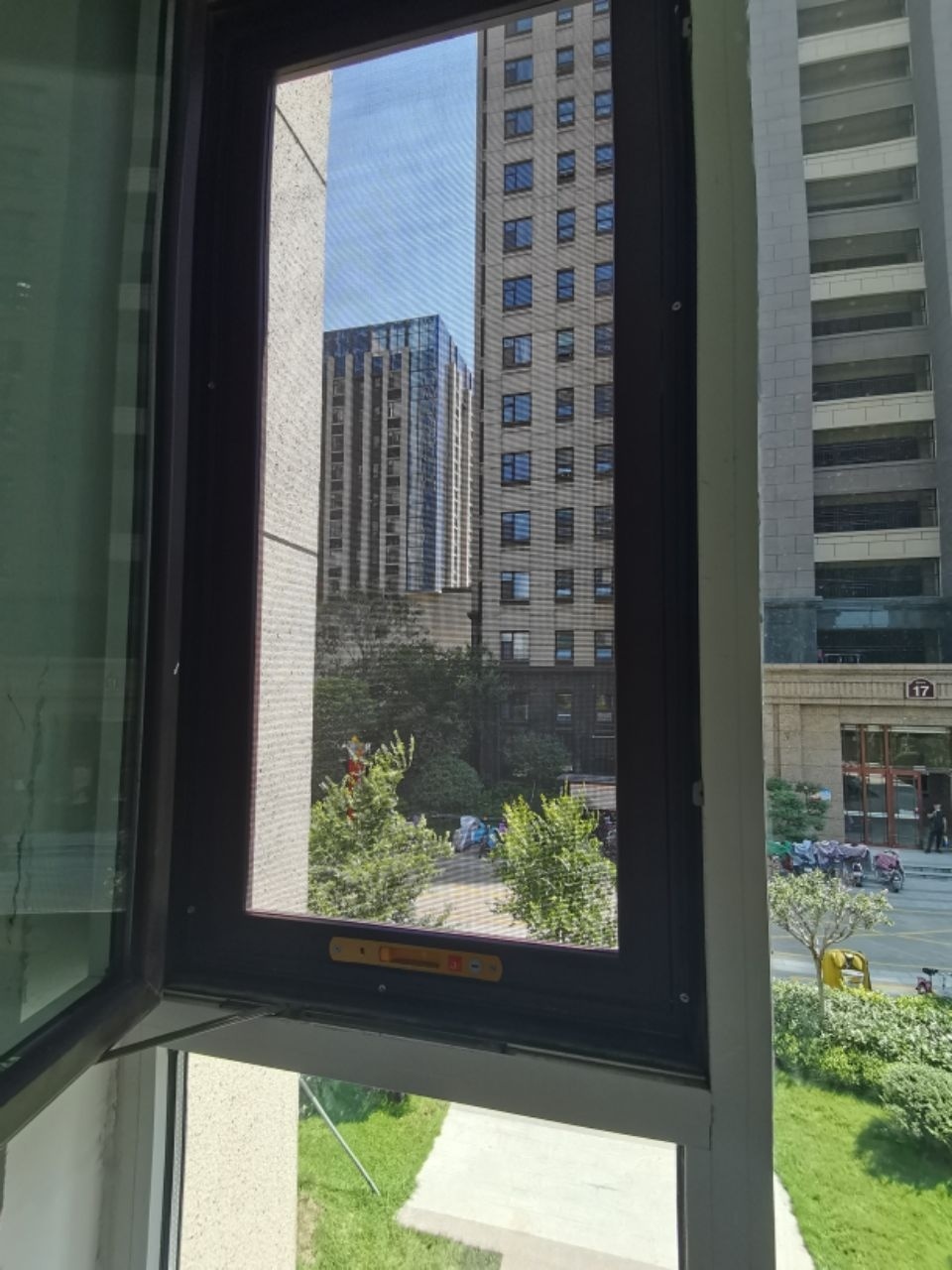 b759d853-9a51-453d-b3d6-f5b08c37c428